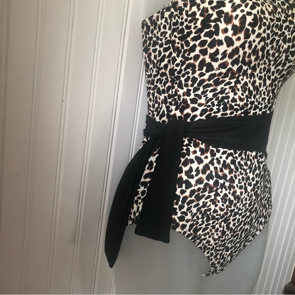 VINCE CAMUTO Retail $126 Tanzania Cheetah One-Shoulder Wrap Tie Swimsuit Size 10 - Picture 4 of 6